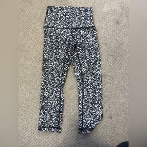 patterned cropped Lululemon leggings